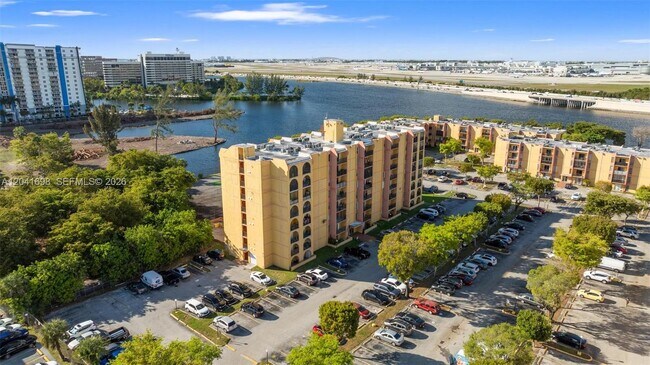 Foto del edificio - 4801 NW 7th St