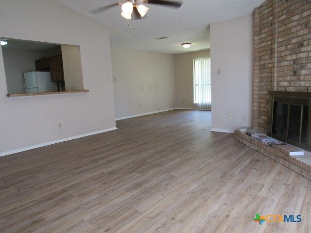 Foto del edificio - 1706 Wickfield Way