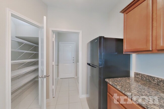Foto del edificio - 692 Totem Trail Dr