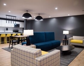 Lobby - Luna on Pine