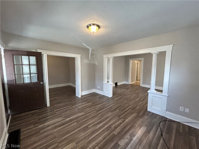 Building Photo - 3327 W 88th St