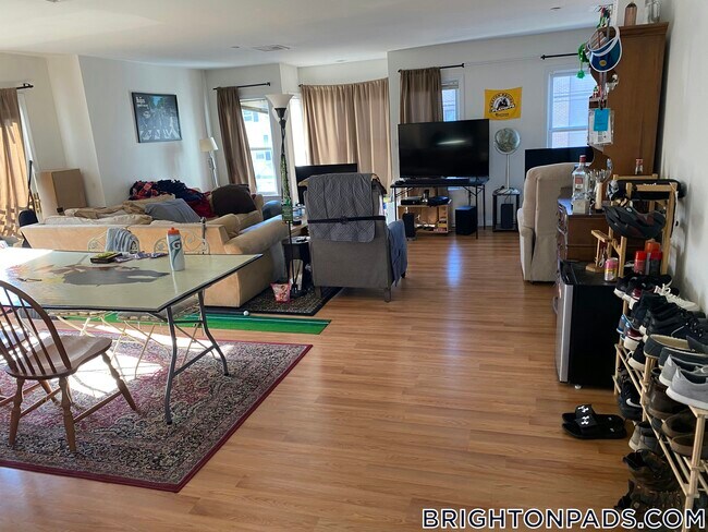 Building Photo - 8-10 Glencoe St.