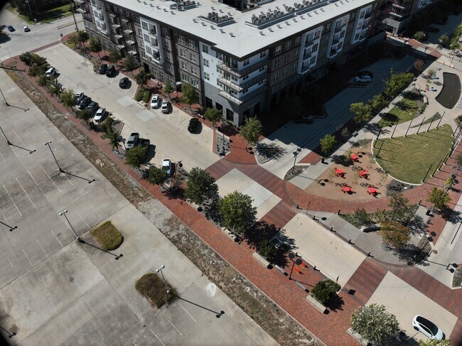 Exterior 3D - EVIVA Trinity Mills Station