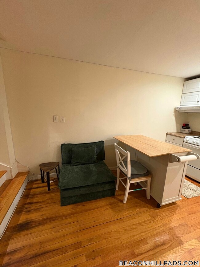 Building Photo - 28 Phillips St