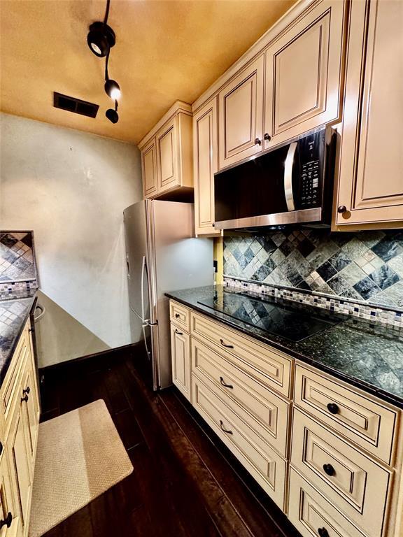 Building Photo - 500 E Riverside Dr