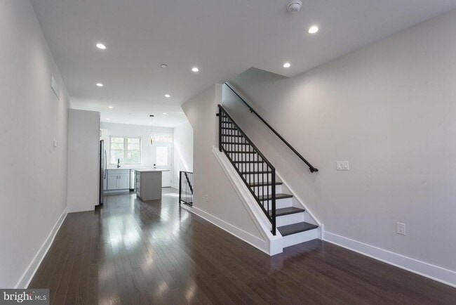 Building Photo - 2722 Latona St