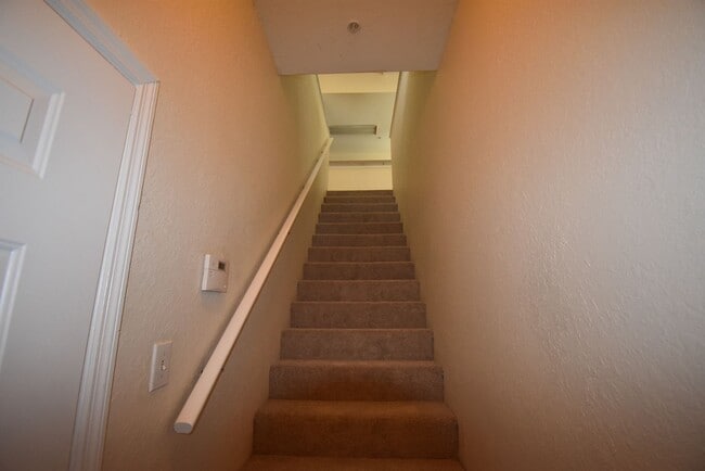 Building Photo - 1/1-Crescent Place at Lake Lotus! AVAILABLE NOW! Half off First FULL Month's Rent!