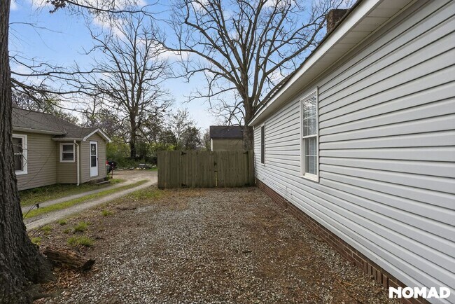 Foto del edificio - 2114 Brantley Rd