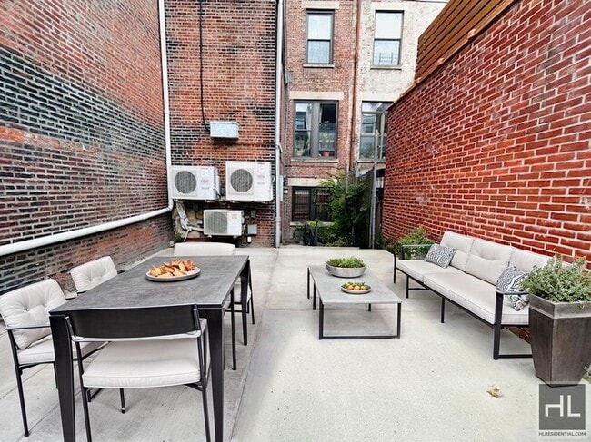 Foto del edificio - Enormous Striver's Row 2 Bedroom/Flex 3 Du...