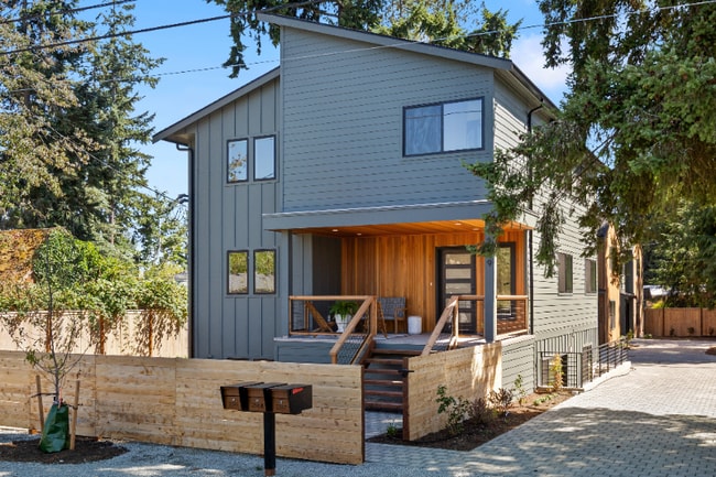 Building Photo - 2349 NE 127th St