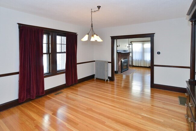 Building Photo - 33 Pershing Rd