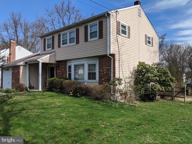 Building Photo - 128 Lakeview Dr