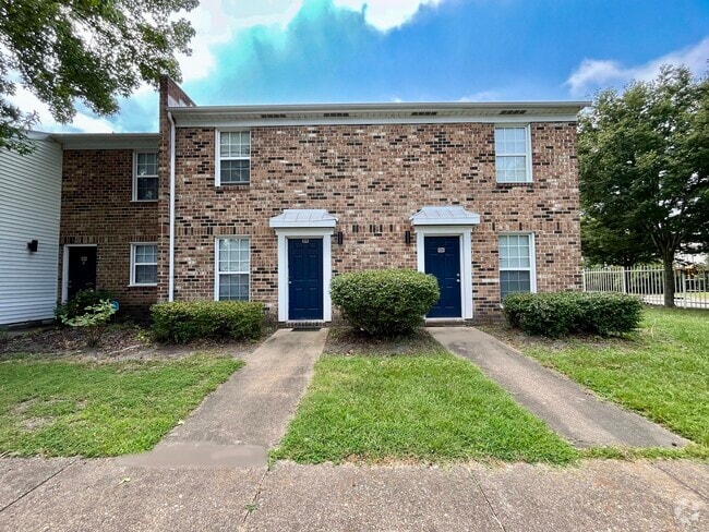 Building Photo - Welcome Home to The Grand at Mallard Manor!