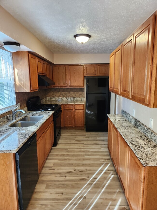Kitchen - 1345 Carriage Hill Dr SE