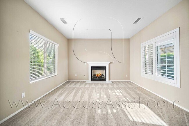 Foto del edificio - Beautiful 4 Bed/3 Bath Home Nestled On The...