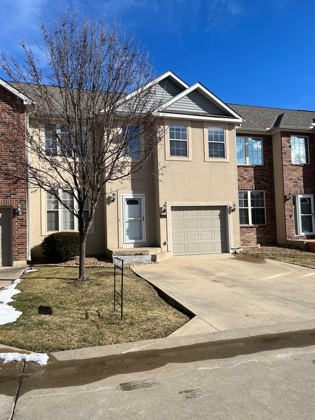 1221 Dustins Way, Warrensburg, MO 64093 Townhouse for Rent in