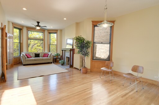 Foto del edificio - 4053 N Greenview Ave