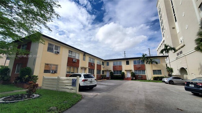 Foto del edificio - 215 Zamora Ave