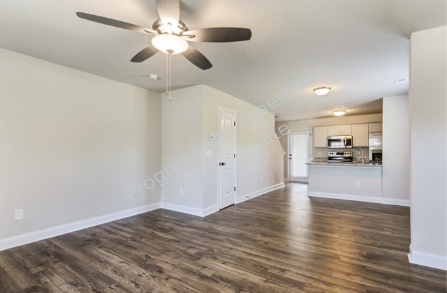 Building Photo - 111 Sitton Dr