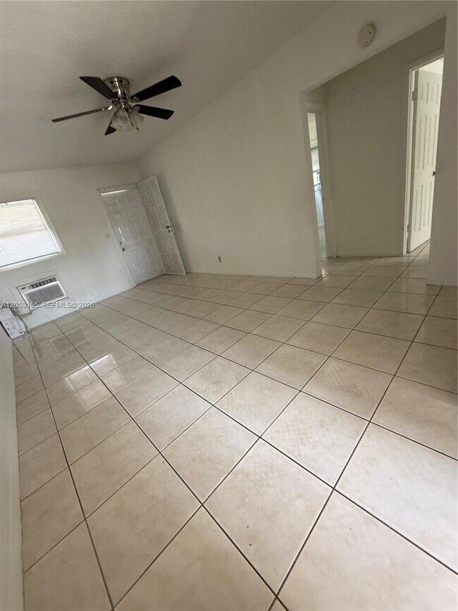 Foto del edificio - 708 N 20th Ct