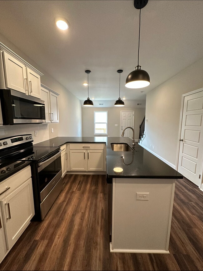 Building Photo - 119 W Rossview Rd