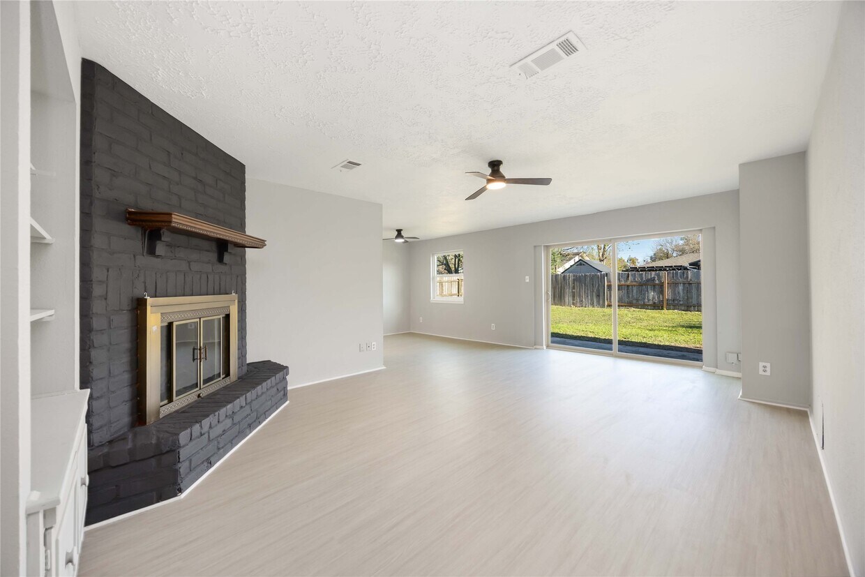 Foto del edificio - 2302 Green Knoll Dr