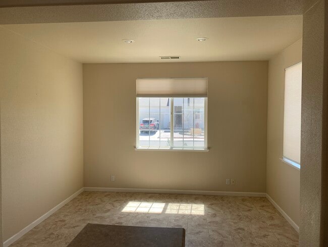 Building Photo - 1420 Shadow Ln