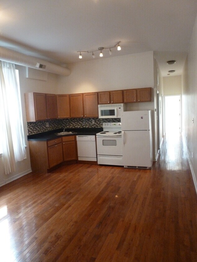 Primary Photo - 1420 W Girard Ave