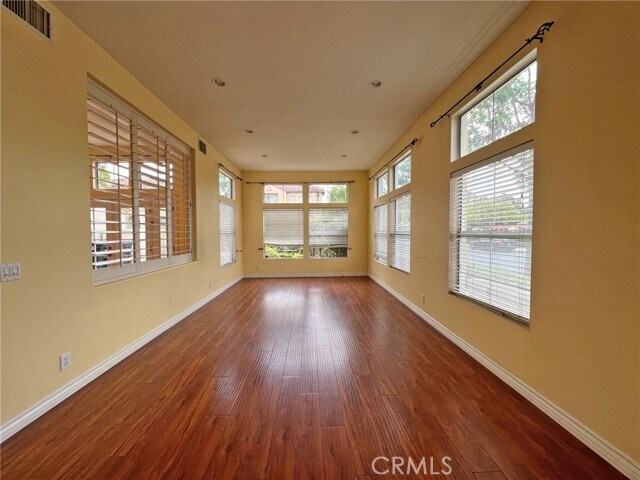 Building Photo - 2615 Davis Dr