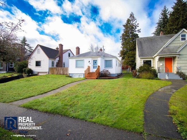 Building Photo - 910 N Union Ave