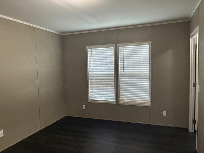 Building Photo - 4842 SW Topeka Blvd