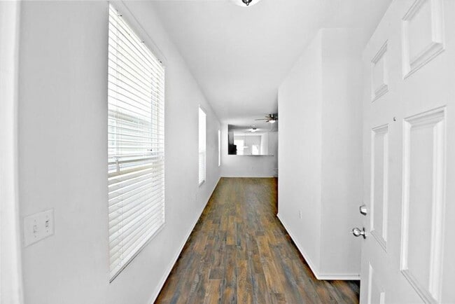 Foto del edificio - 5721 Knoll Pines Pass