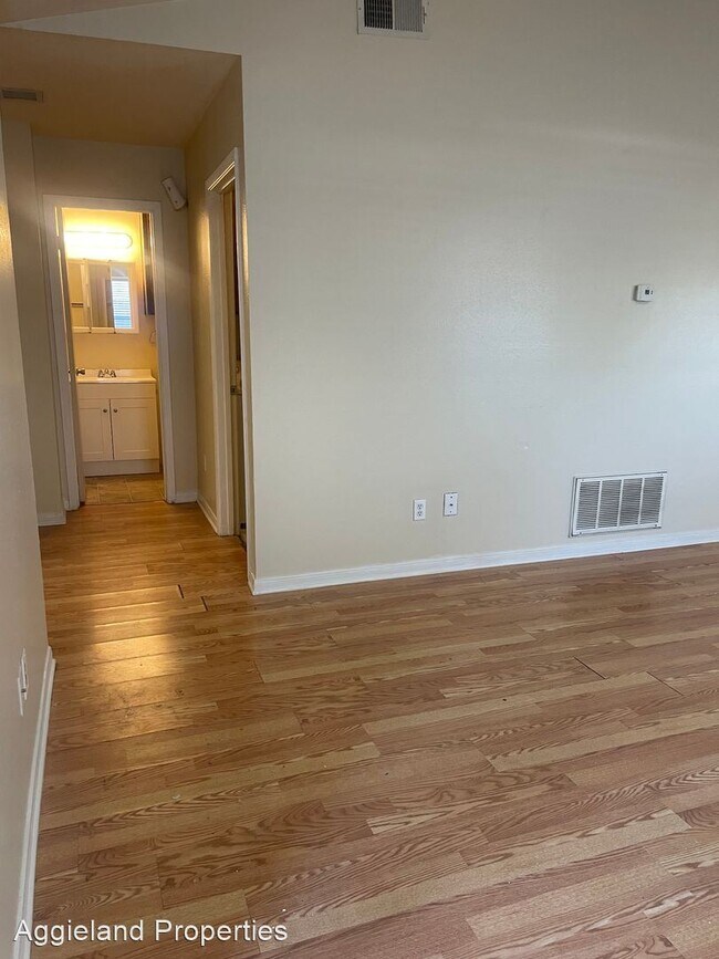 Building Photo - 3 br, 2 bath House - 2524 Hickory Dr