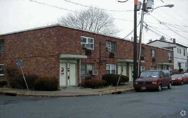 Primary Photo - 520-526 E 39th St