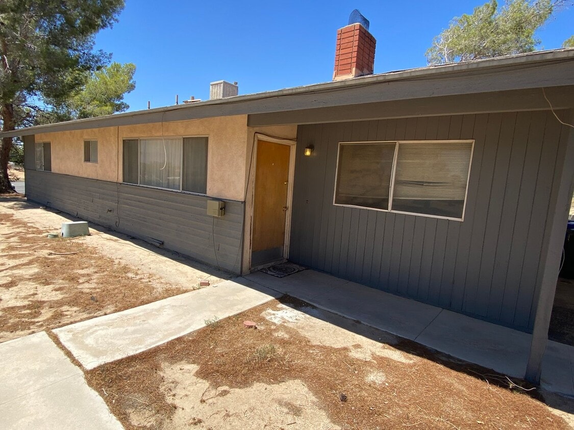 Foto principal - 18511 Symeron Rd