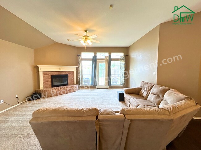 Foto del edificio - Inviting 3BR/2BA Home with Spacious Backyard for Lease in Fort Worth