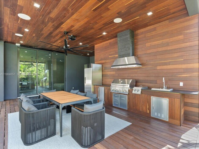 Foto del edificio - 871 NE 83rd St