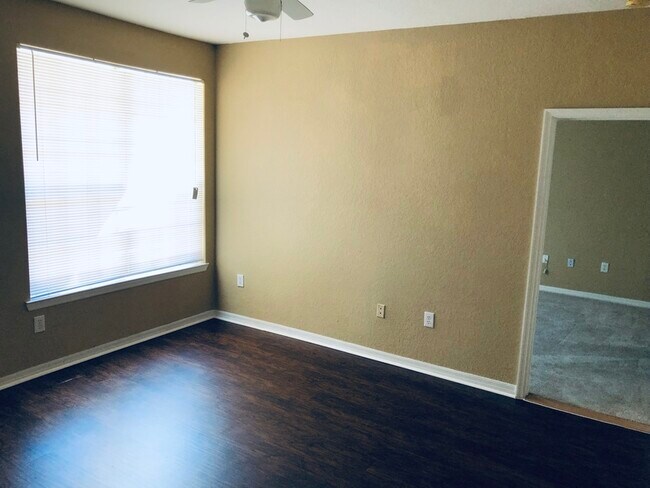 Building Photo - 825 Grand Regency Pointe