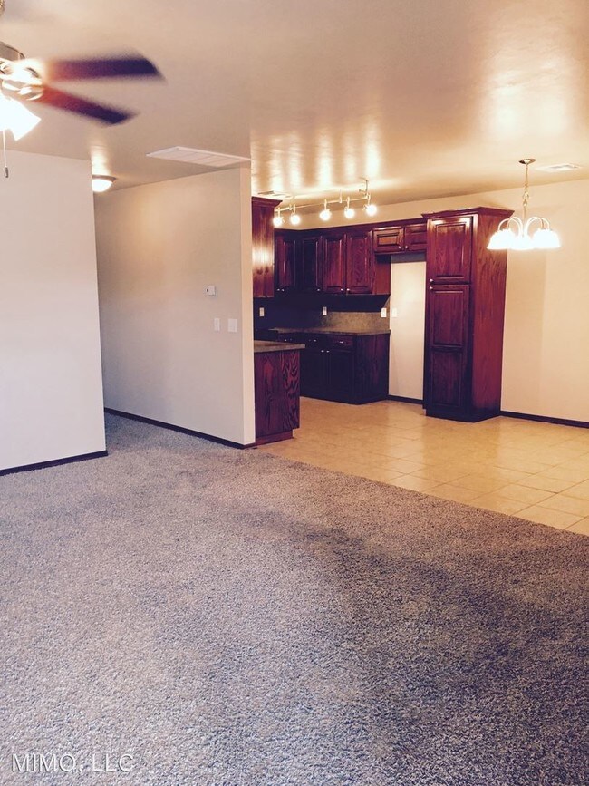 Building Photo - 15017 Kyle Dr