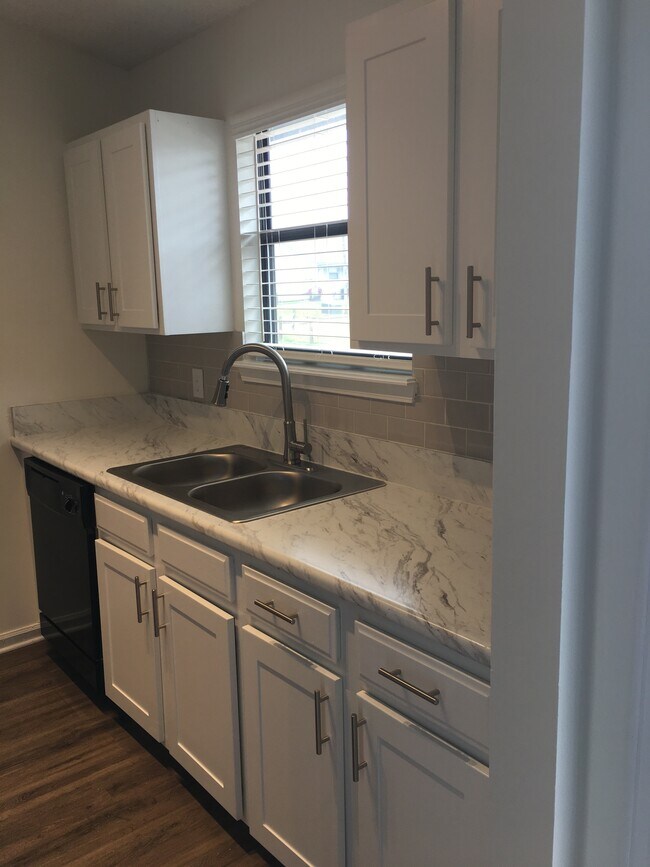 Foto del edificio - 1338 Yorktown Plz