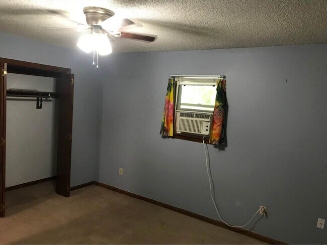 Foto del edificio - 652-654-654 Pear Tree Cir