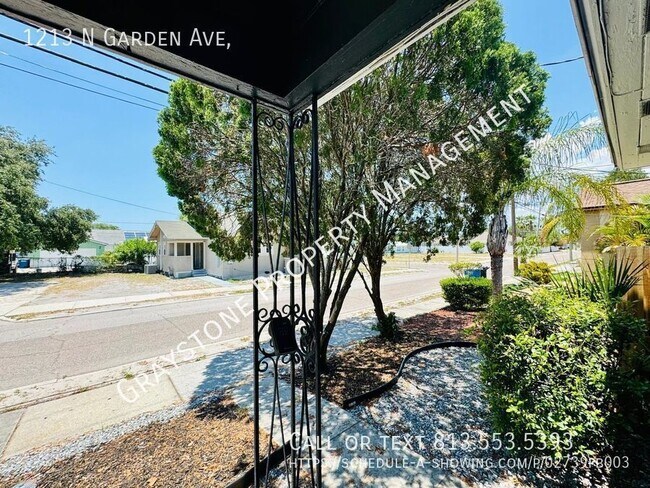 Foto del edificio - Charming 2 Bed, 1 Bath Home in Clearwater ...