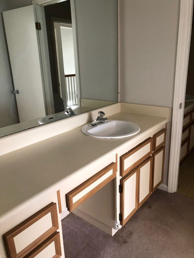 Foto principal - Cute 2 bedroom, 2 bath