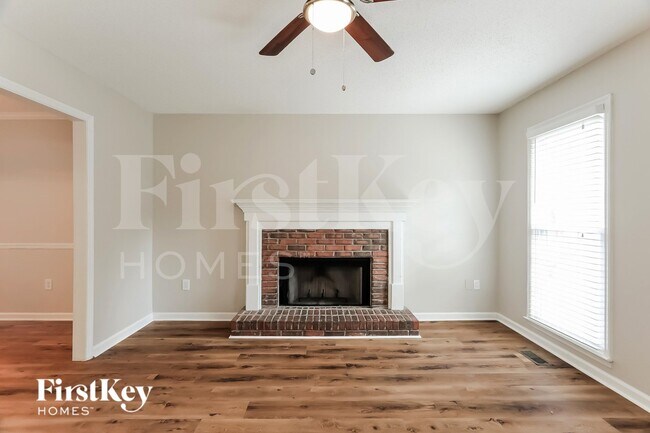 Building Photo - 2301 Buckingham Pl