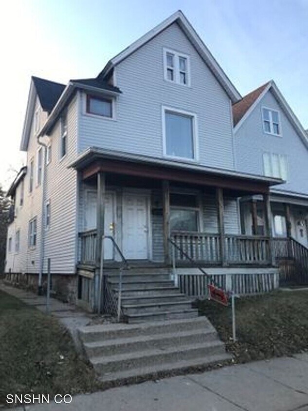 Primary Photo - 2943 N Holton St