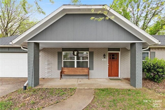 Foto del edificio - Beautiful Bentonville Home (Fenced Backyard!)