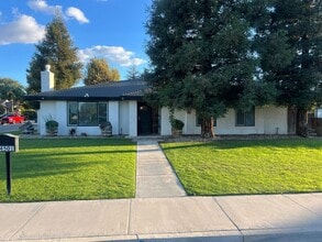 Building Photo - 4501 Glengary Pl