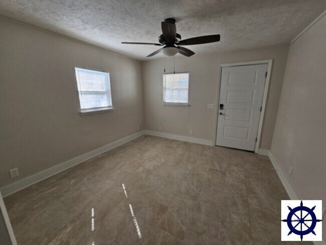 Foto del edificio - 7514 Jefferson Ave