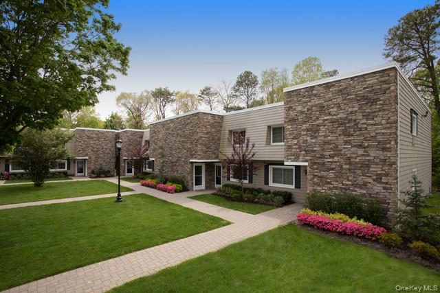 Building Photo - 1314 Smithtown Ave