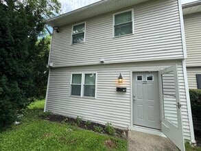 Building Photo - 22 Marshall Dr